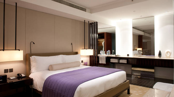 Philips Lighting created an enchanting atmosphere for guestrooms of Dubai Hotels with a range of LED, CFL‐I and Energy Saving halogen lamps