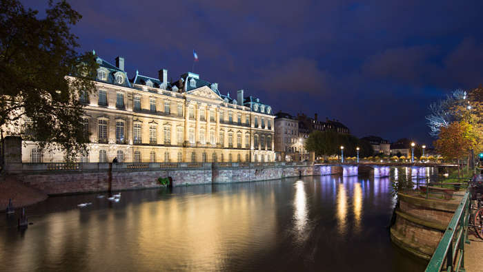 Philips outdoor lighting highlights the beautiful architecture details of an old building at Grand Île, Strasbourg