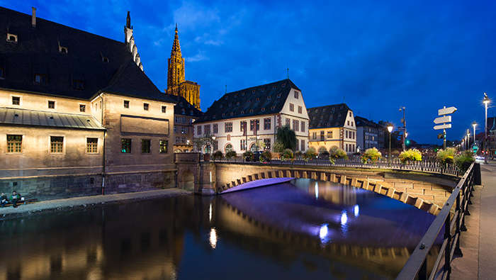 Buildings at Grand Île illuminated with Philips outdoor lighting 