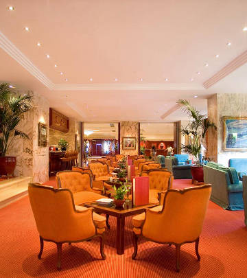 The bar at Hotel Botanico, Tenerife, features LED spotlights from Philips hospitality lighting