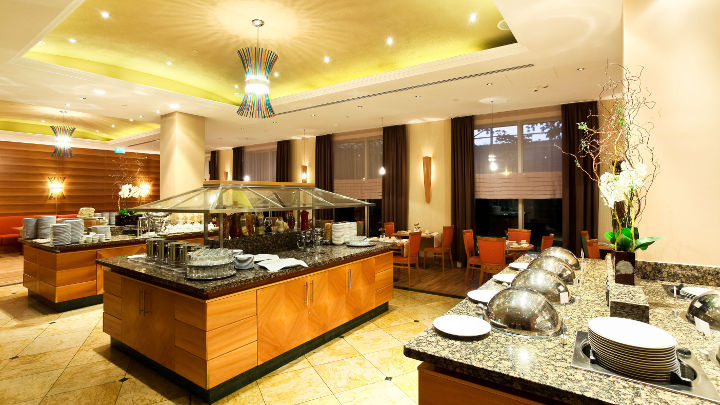  The new lighting system by Philips hospitality lighting illuminates the restaurant at Radisson Blu Centrum
