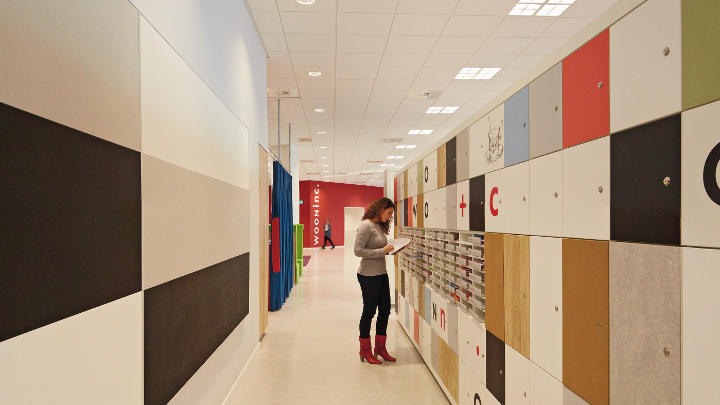 The corridor of Wooninc lit up with Philips lighting