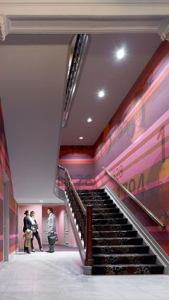 Guests are discussing in a circulation area at the Grand Sofitel, Amsterdam lit by Philips hospitality lighting