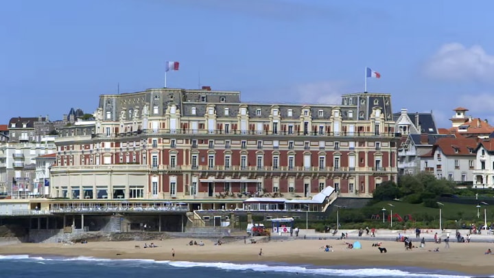 Hotel du Palais video